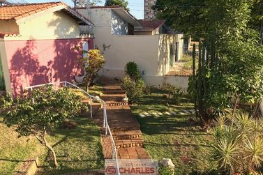 Casa para alugar - 296m&sup2; - Centro