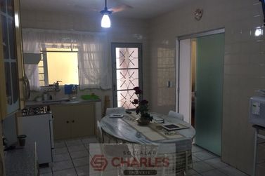 Casa &agrave; venda - 100m&sup2; - Centro