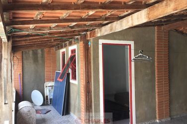 Casa &agrave; venda - 100m&sup2; - Centro