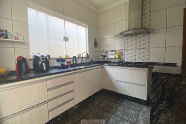 Casa &agrave; venda - 250m&sup2; - Centro