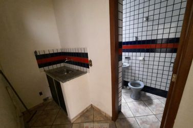 Sal&atilde;o Comercial para alugar - 200m&sup2; - Centro