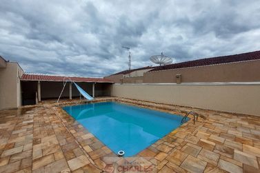 Casa para alugar - 340m&sup2; - Centro