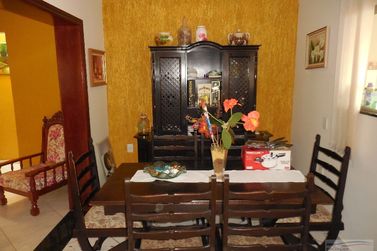 Casa &agrave; venda - 200m&sup2; - Centro