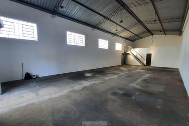 Sal&atilde;o Comercial para alugar - 194m&sup2; - Centro