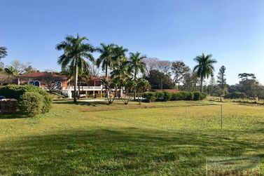 S&iacute;tio &agrave; venda - 600m&sup2; - Centro