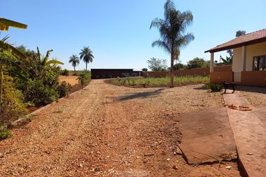 S&iacute;tio &agrave; venda - 10m&sup2; - Centro