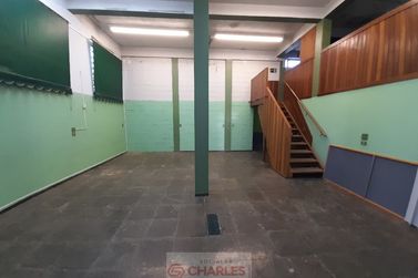 Sal&atilde;o Comercial para alugar - 400m&sup2; - Centro