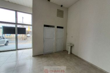 Sal&atilde;o Comercial para alugar - 180m&sup2; - Centro