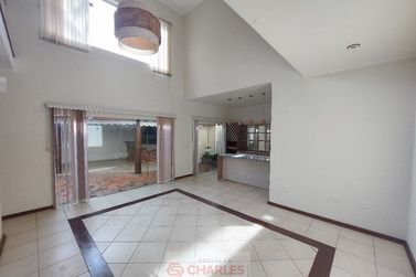 Casa &agrave; venda - 350m&sup2; - Centro
