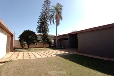 Casa para alugar - 360m&sup2; - Centro