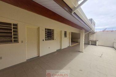 Casa para alugar - 231m&sup2; - Centro