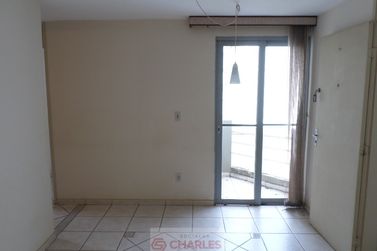 Apartamento para alugar - 48m&sup2; - Centro