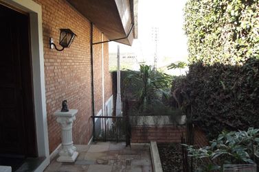 Casa &agrave; venda - 376m&sup2; - Centro