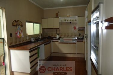 Casa &agrave; venda - 330m&sup2; - Centro