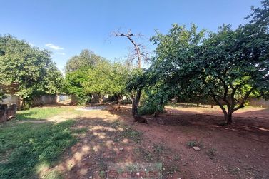 S&iacute;tio &agrave; venda - 345m&sup2; - Centro