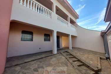 Casa para alugar - 268m&sup2; - Centro
