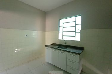Casa para alugar - 60m&sup2; - Centro