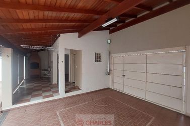 Casa para alugar - 240m&sup2; - Centro