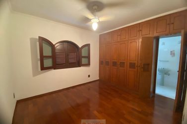 Casa &agrave; venda - 293m&sup2; - Centro