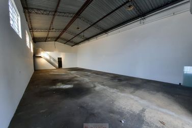 Sal&atilde;o Comercial para alugar - 194m&sup2; - Centro