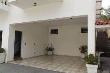 Casa &agrave; venda - 360m&sup2; - Centro