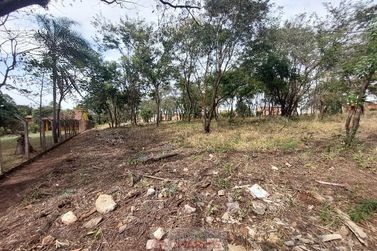 S&iacute;tio &agrave; venda - 10m&sup2; - Centro
