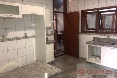 Casa &agrave; venda - 204m&sup2; - Centro