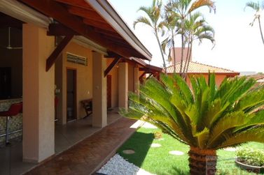 Casa &agrave; venda - 302m&sup2; - Centro