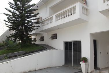 Casa &agrave; venda - 360m&sup2; - Centro