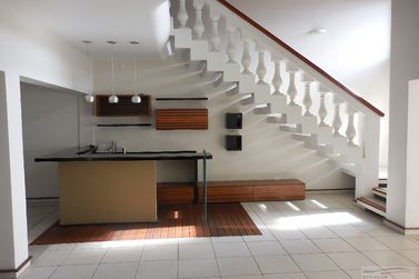 Casa &agrave; venda - 309m&sup2; - Centro