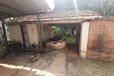 S&iacute;tio &agrave; venda - 10m&sup2; - Centro