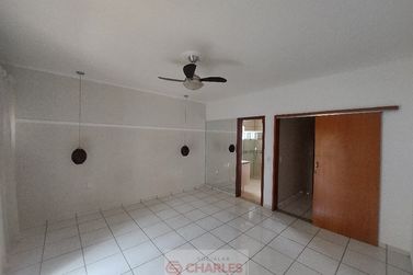 Casa &agrave; venda - 240m&sup2; - Centro