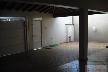 Casa &agrave; venda - 300m&sup2; - Centro