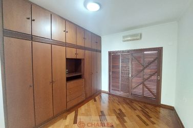 Casa &agrave; venda - 350m&sup2; - Centro