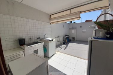 Casa &agrave; venda - 326m&sup2; - Centro