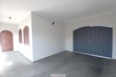 Casa &agrave; venda - 256m&sup2; - Centro