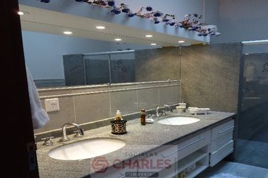 Casa &agrave; venda - 450m&sup2; - Centro