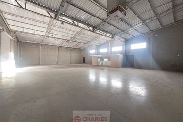 Sal&atilde;o Comercial &agrave; venda - 645m&sup2; - Centro