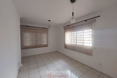 Casa &agrave; venda - 240m&sup2; - Centro