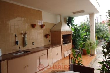 Casa &agrave; venda - 330m&sup2; - Centro