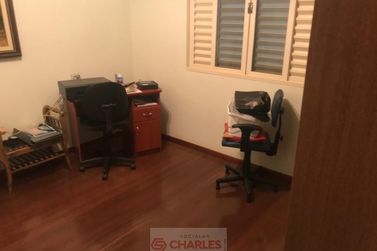 Casa &agrave; venda - 256m&sup2; - Centro