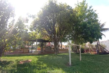 S&iacute;tio para alugar - 320m&sup2; - Centro
