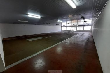 Sal&atilde;o Comercial para alugar - 777m&sup2; - Centro