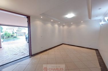 Casa para alugar - 360m&sup2; - Centro