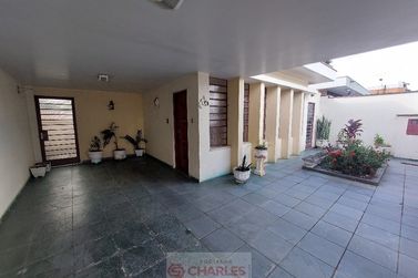 Casa &agrave; venda - 246m&sup2; - Centro