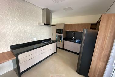 Casa &agrave; venda - 245m&sup2; - Centro