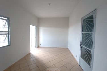 Casa para alugar - 10m&sup2; - Centro