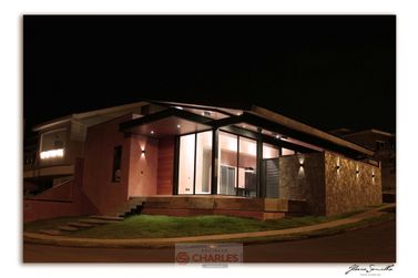 Casa &agrave; venda - 200m&sup2; - Centro