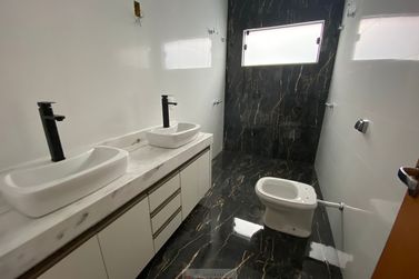 Casa &agrave; venda - 230m&sup2; - Centro