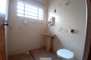 Casa &agrave; venda - 256m&sup2; - Centro